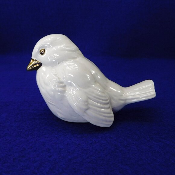 Vintage Goebel White Porcelain Bird Figurine With Gold Accents W. Germany - Picture 2 of 11